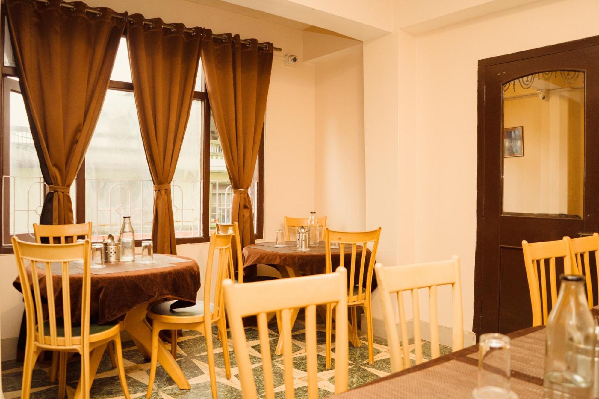 Hotel Siddhi Vinayak Regency, Mg Marg Gangtok Exteriör bild